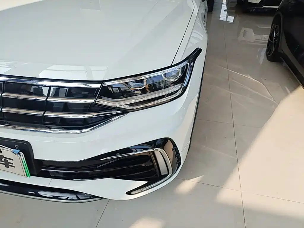 Volkswagen Tiguan L PHEV — миниатюра 24
