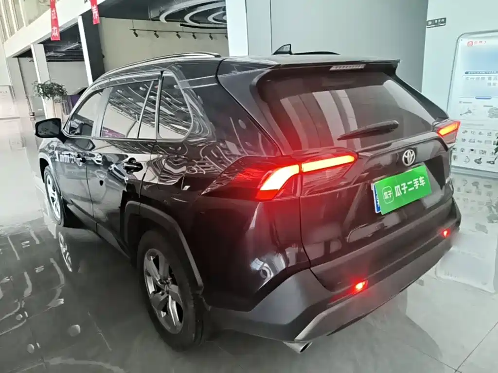 Toyota RAV4 — миниатюра 5