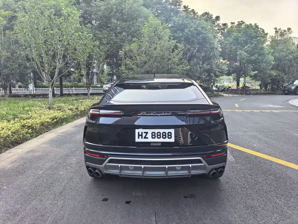 Lamborghini Urus — миниатюра 18