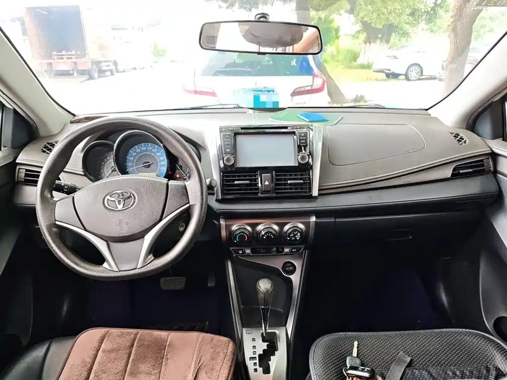 Toyota Yaris L — миниатюра 5