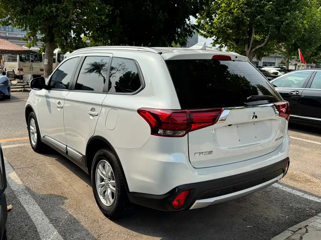 Mitsubishi Outlander — миниатюра 13
