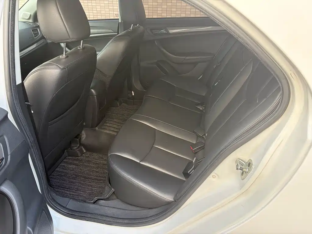 Roewe 360 — миниатюра 6