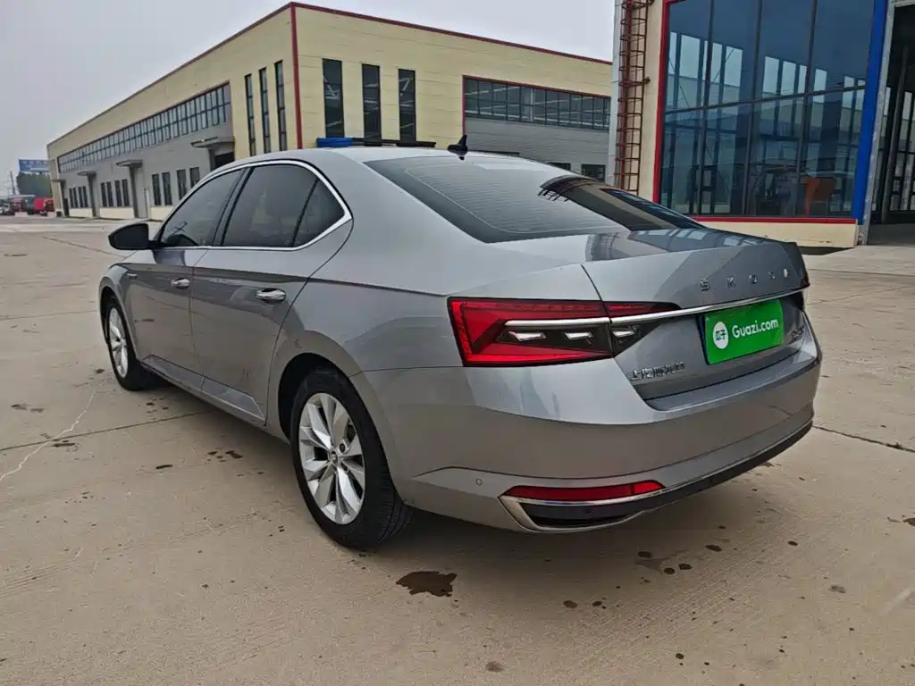 Skoda Superb — миниатюра 5
