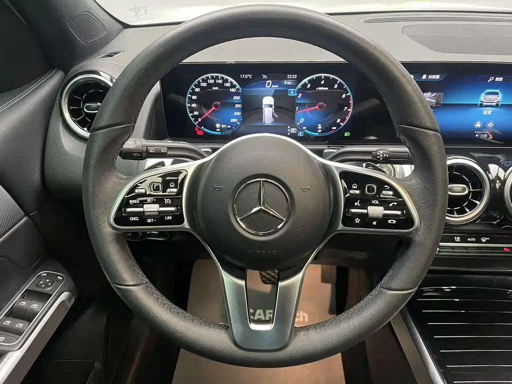 MERCEDES-BENZ GLB