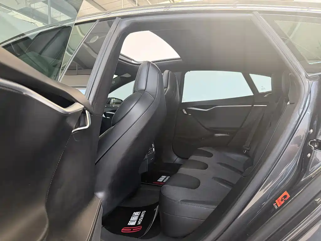Tesla Model S — миниатюра 4