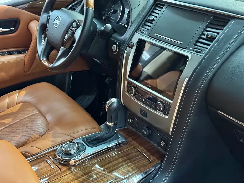 Nissan Patrol — миниатюра 13