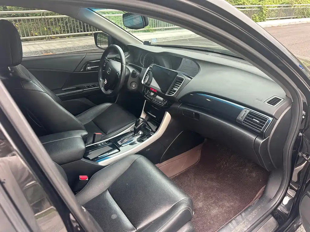 Honda Accord — миниатюра 9
