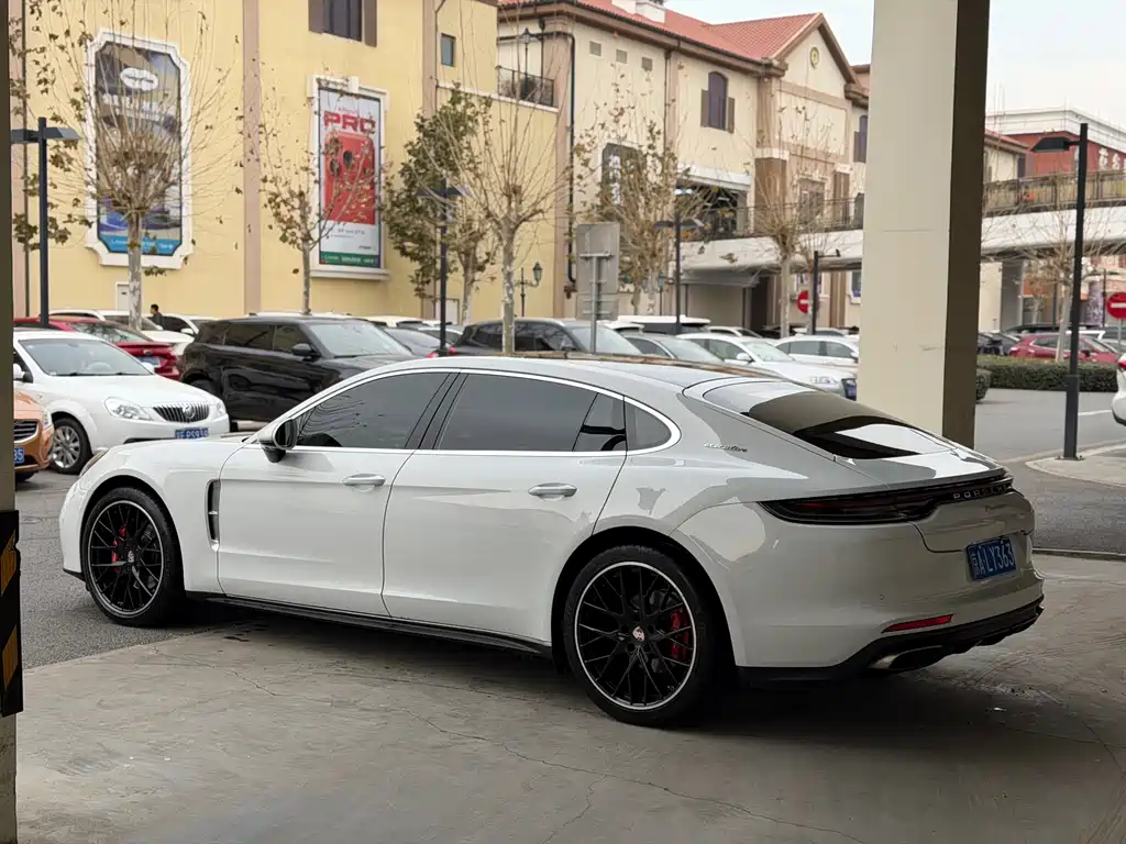 PORSCHE PANAMERA