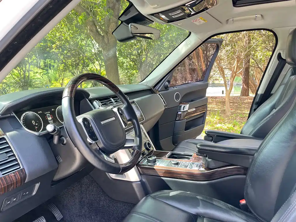 Land Rover Range Rover — миниатюра 5
