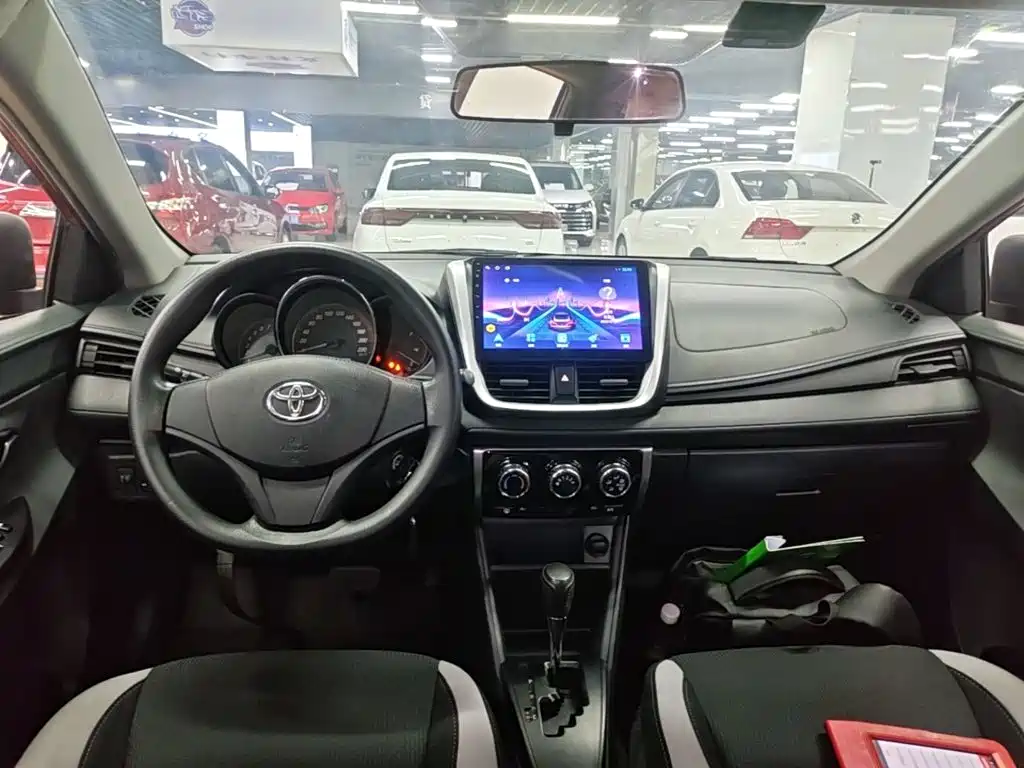 Toyota Yaris L — миниатюра 10