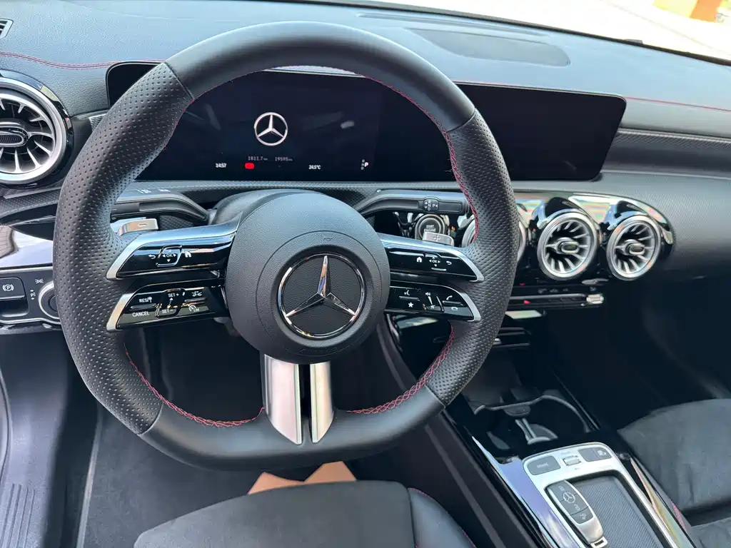 Mercedes-Benz A-Class — миниатюра 17