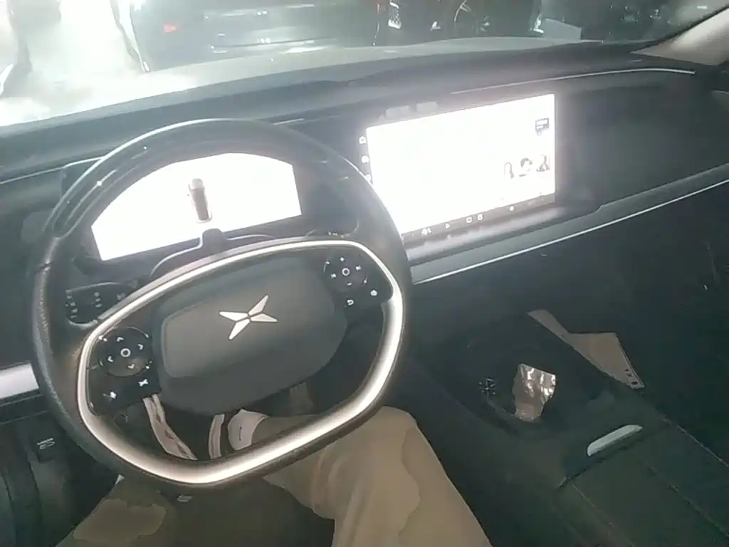 XPeng P7 — миниатюра 10