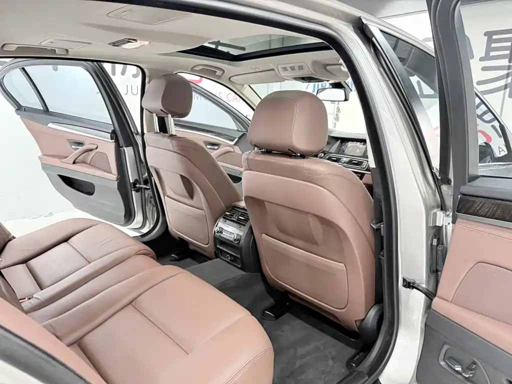 BMW 5 Series — миниатюра 15