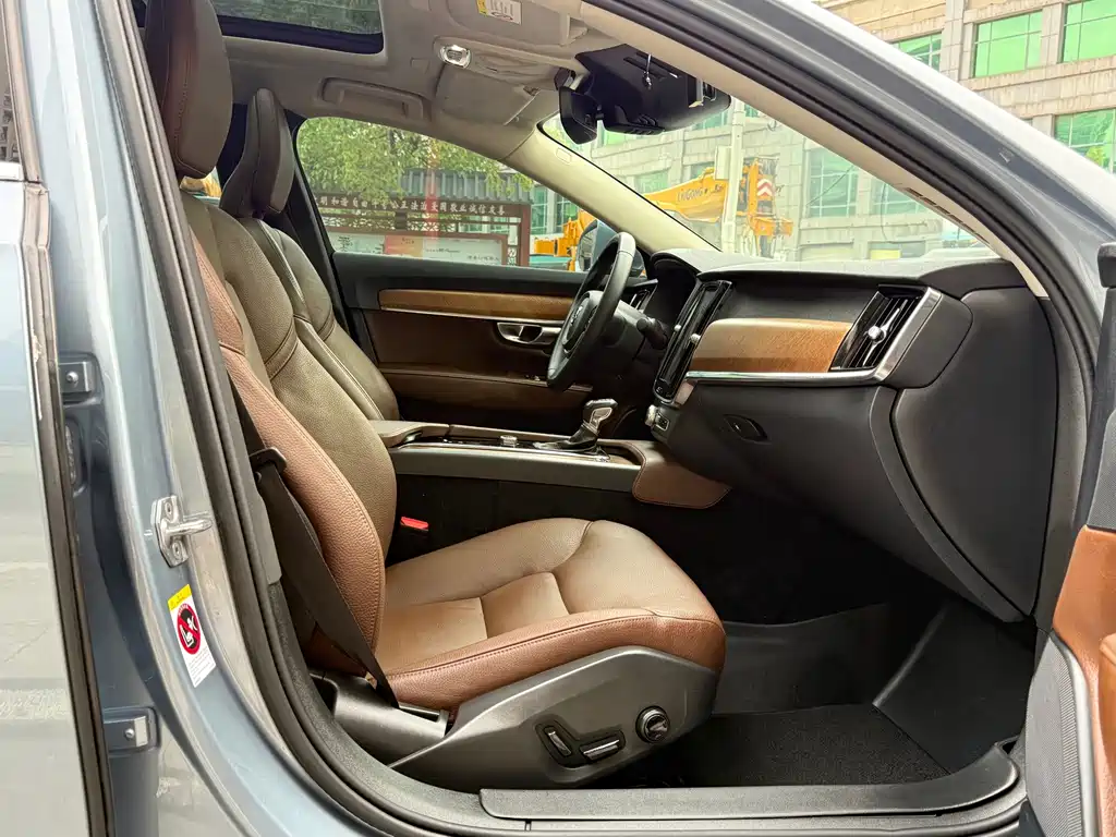 Volvo S90 — миниатюра 7