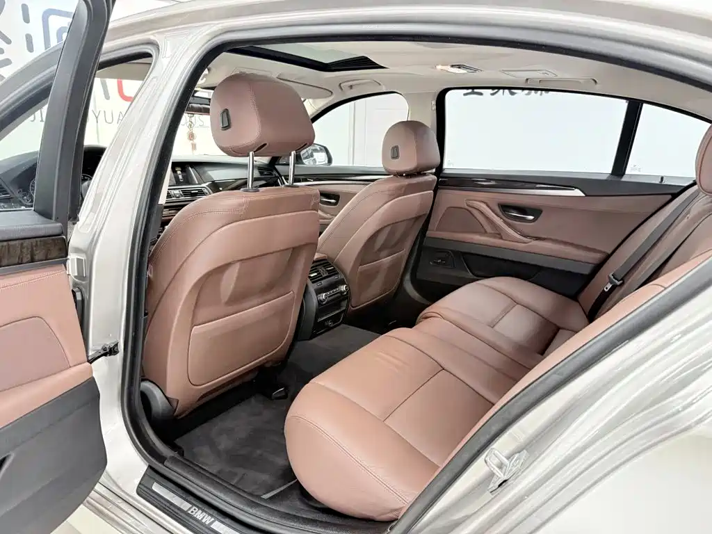 BMW 5 Series — миниатюра 10