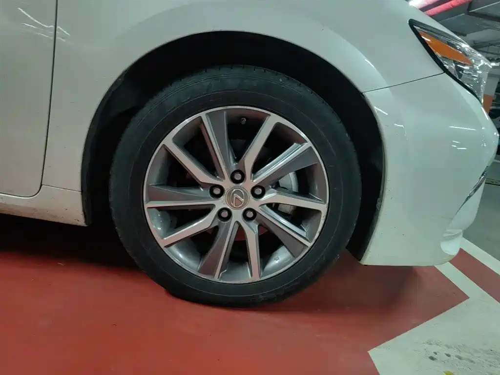 Lexus ES 2015 300h Comfort