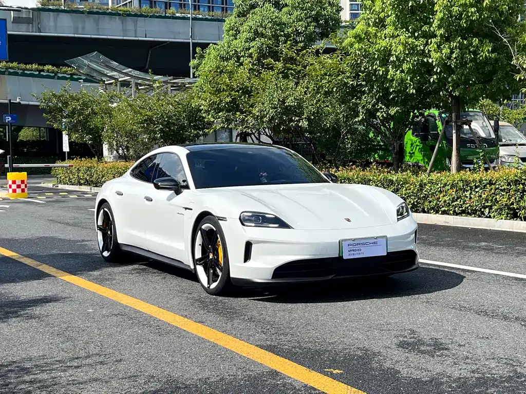 Porsche Taycan — миниатюра 3
