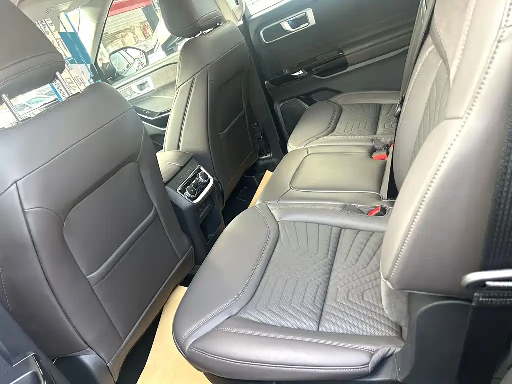Ford Explorer — миниатюра 7