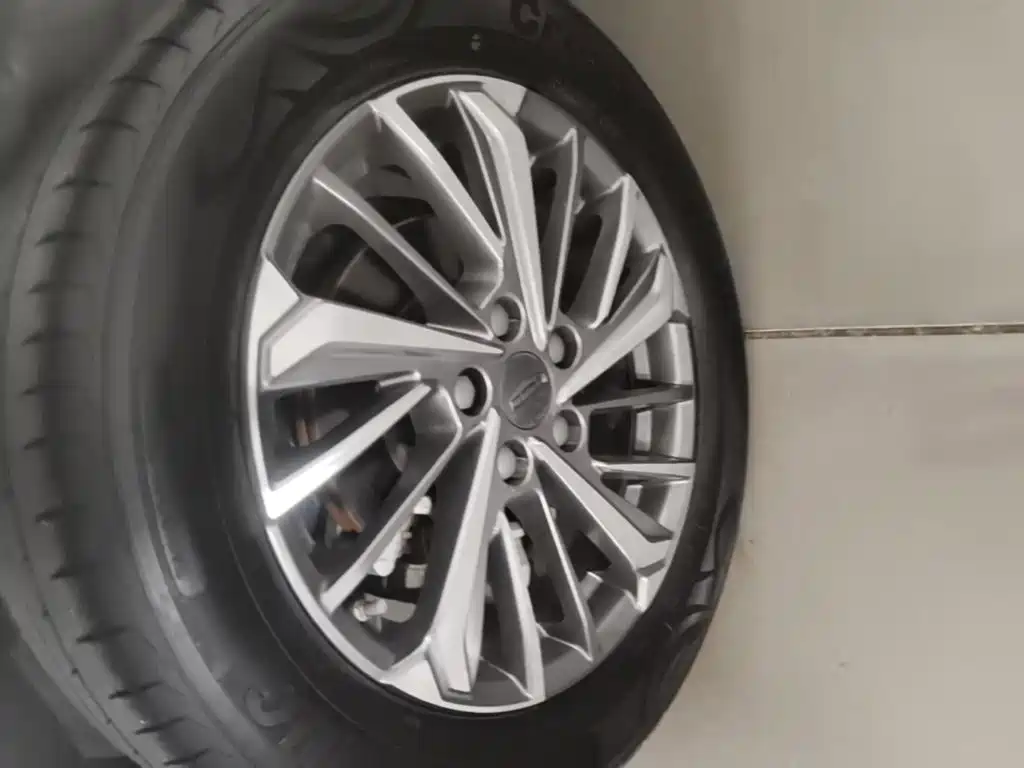 Geely Binyue — миниатюра 23