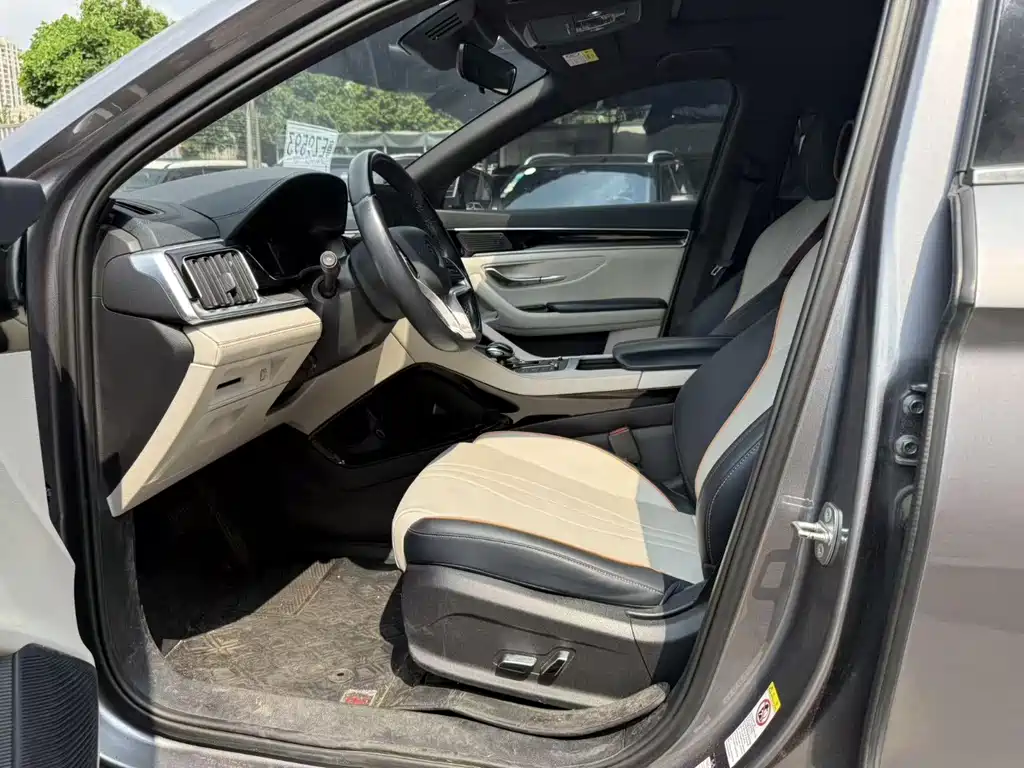 BYD PLUS New Energy — миниатюра 4