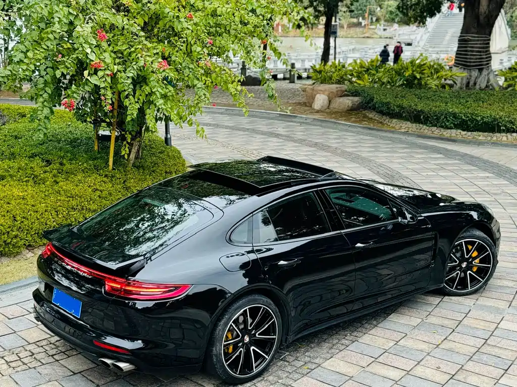 PORSCHE PANAMERA