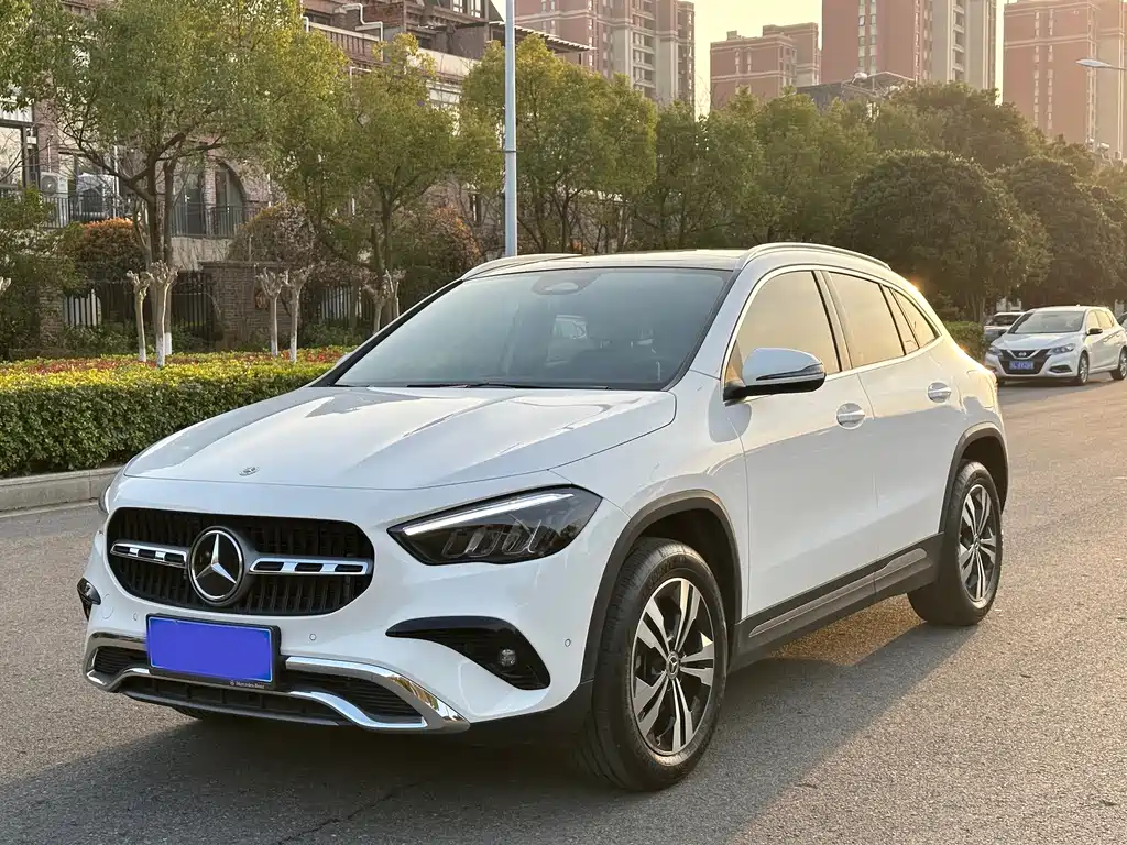 Mercedes-Benz GLA 2024