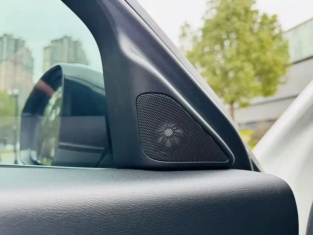 Jaguar E-PACE — миниатюра 17