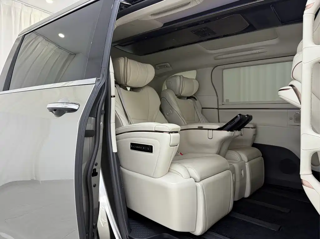 Lexus LM — миниатюра 14