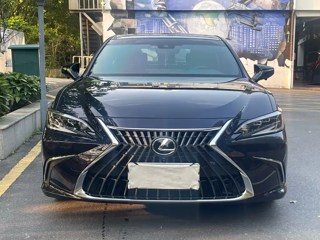 Lexus ES 2023 260