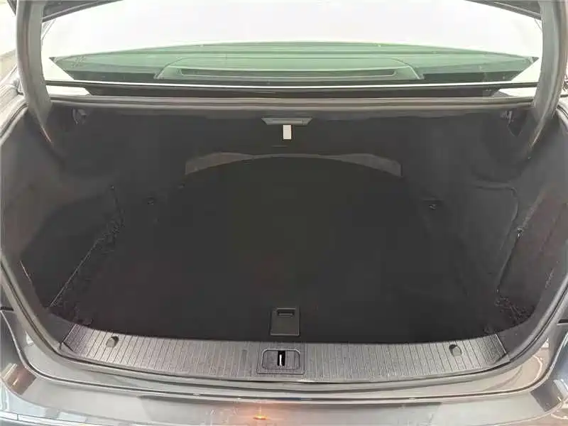 Mercedes-Benz E-Class (Import) — миниатюра 3