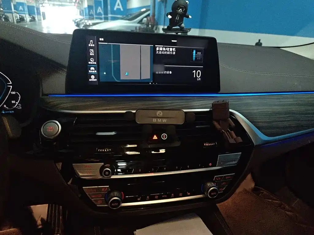 BMW 5 Series New Energy — миниатюра 6