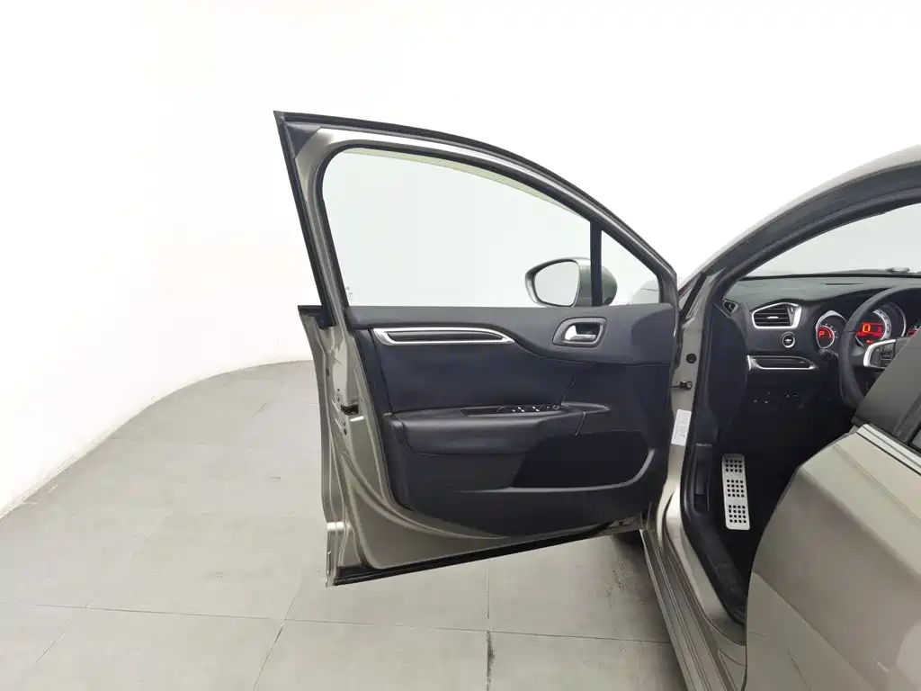 Citroen C4L — миниатюра 8