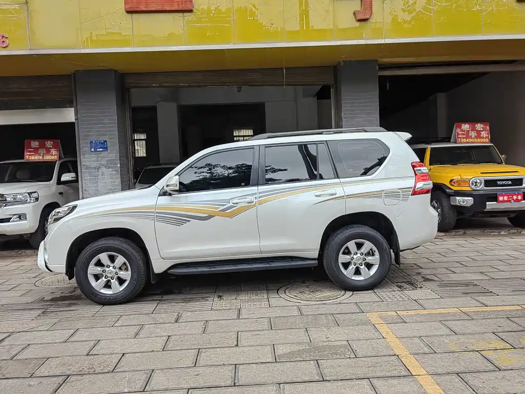 TOYOTA PRADO