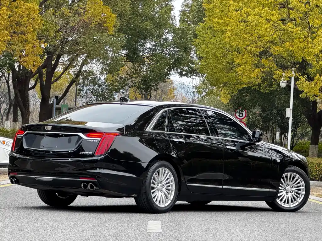 CADILLAC CT6