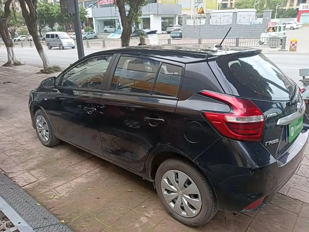 Toyota Yaris L — миниатюра 5