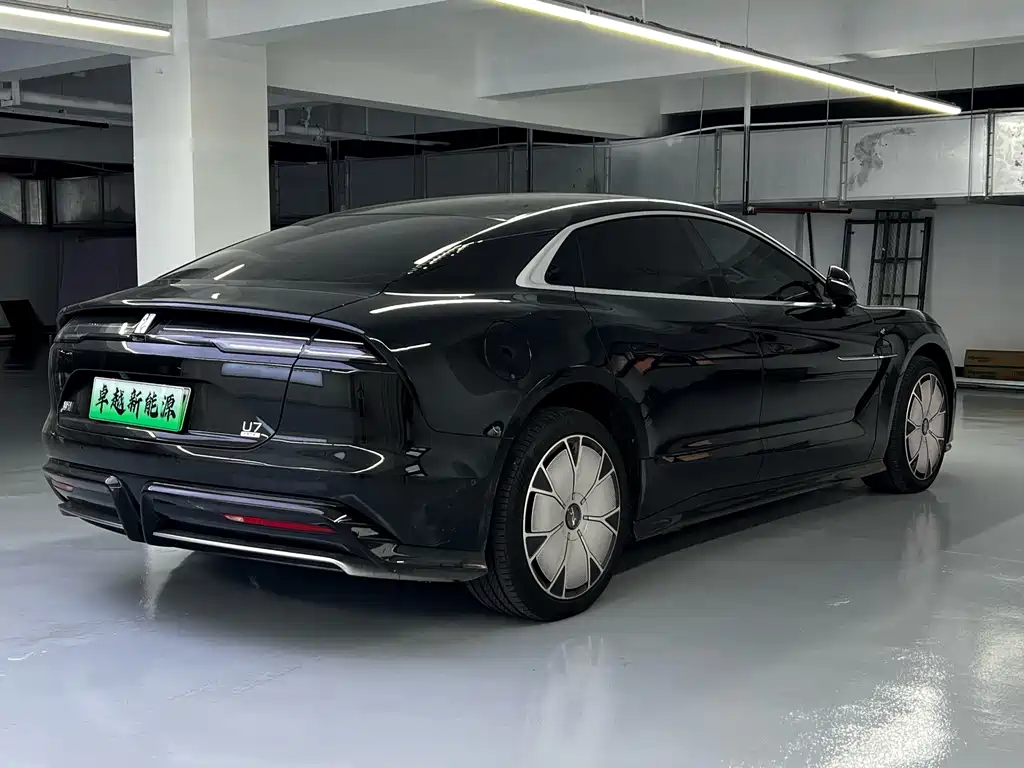 Yangwang U7 2025 PHEV мест Luxury