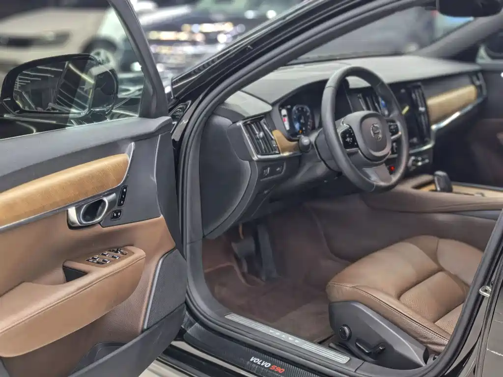 Volvo S90 — миниатюра 11
