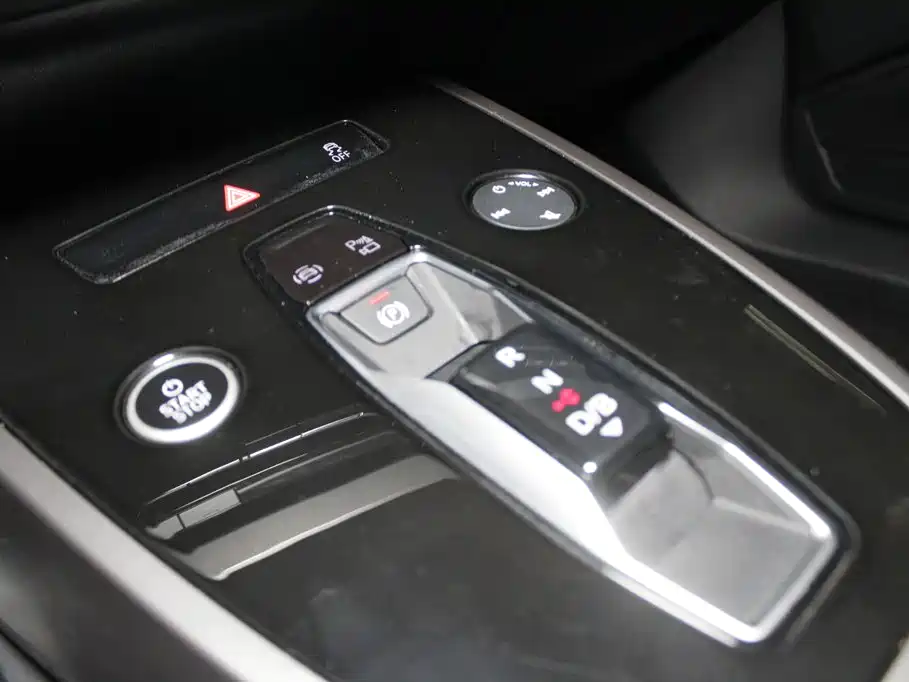 Audi Q4 e-tron — миниатюра 11
