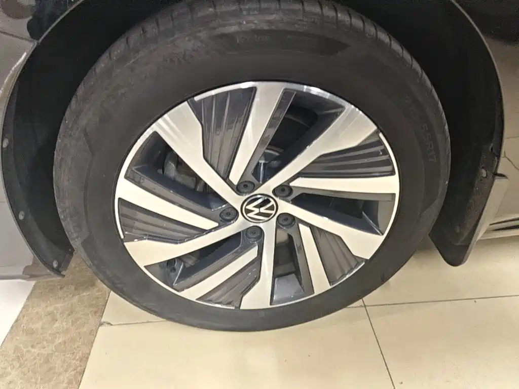Volkswagen Passat PHEV — миниатюра 23
