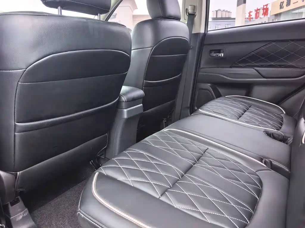 Mitsubishi Outlander — миниатюра 13