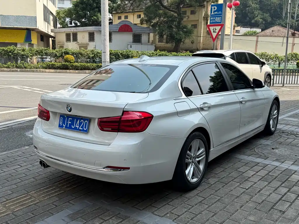 BMW 3 Series — миниатюра 4