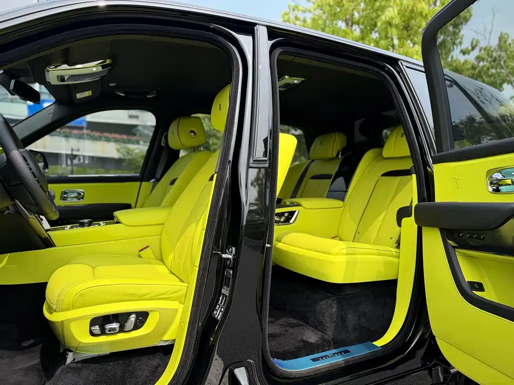 Rolls-Royce Cullinan — миниатюра 24