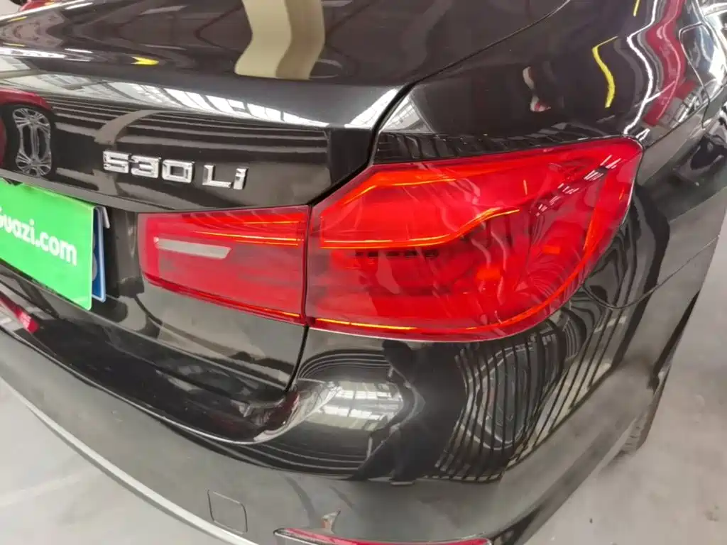 BMW 5 Series — миниатюра 8