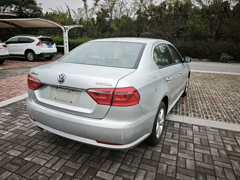 Volkswagen Lavida — миниатюра 6