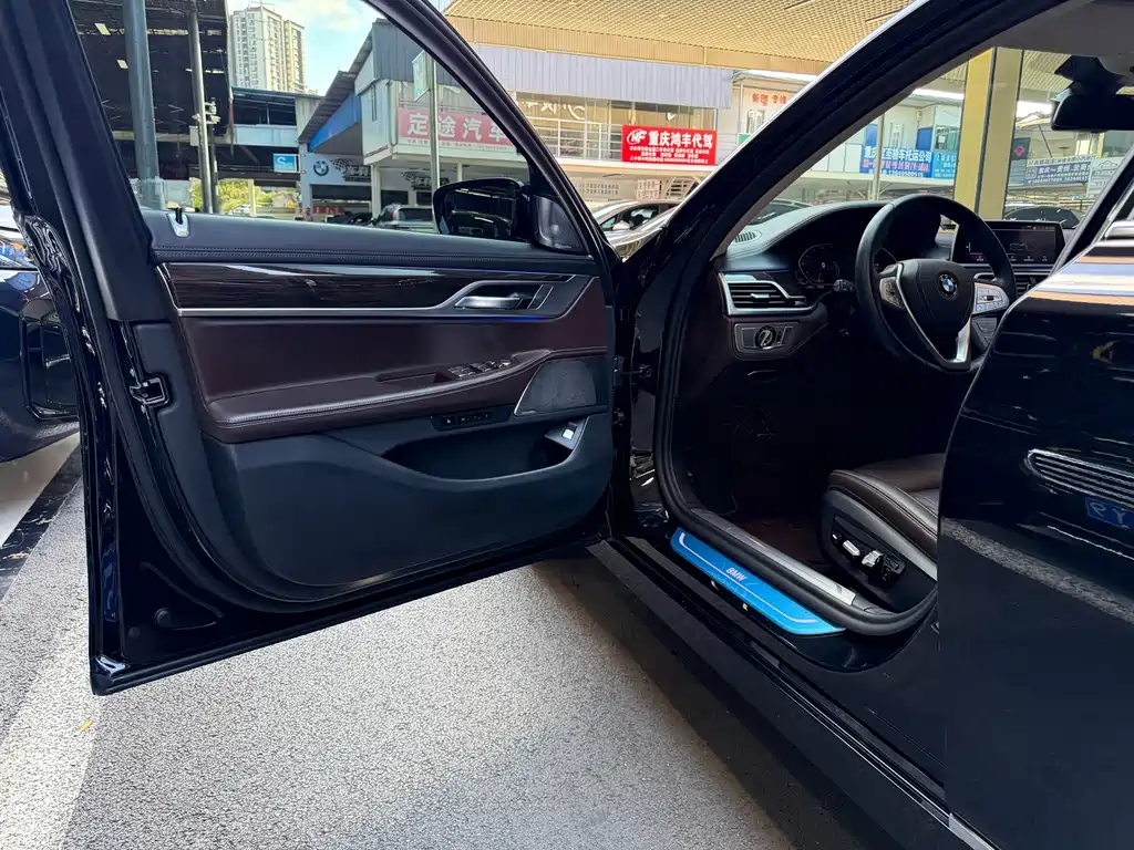 BMW 7 Series — миниатюра 15