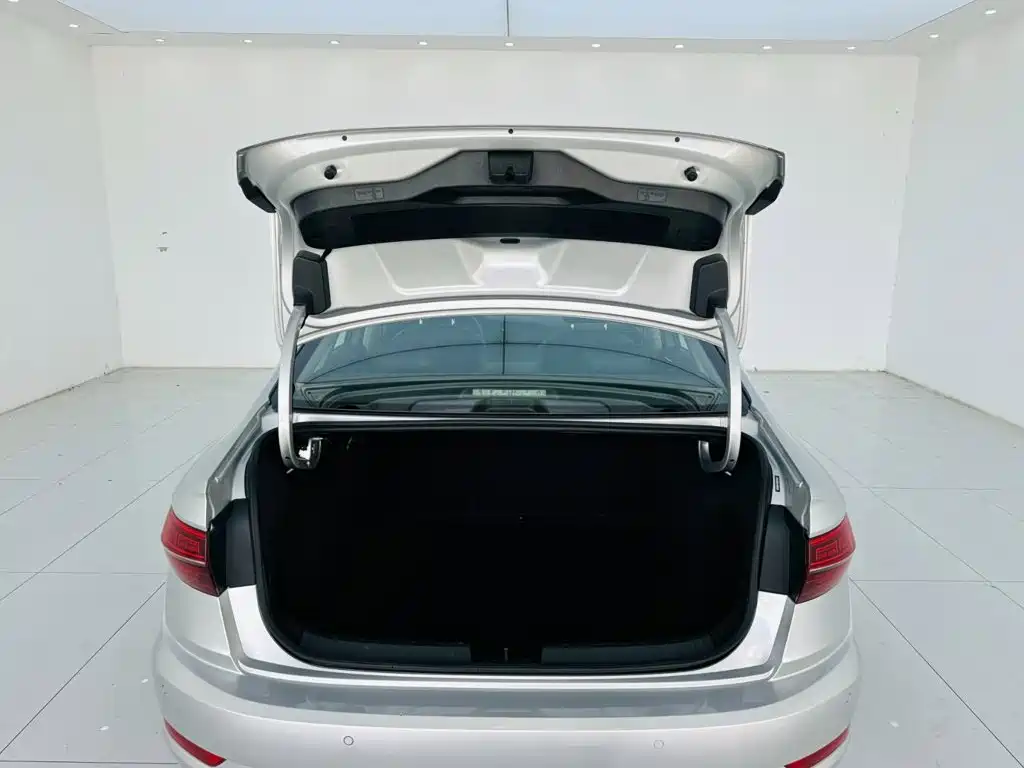 Volkswagen Sagitar — миниатюра 24