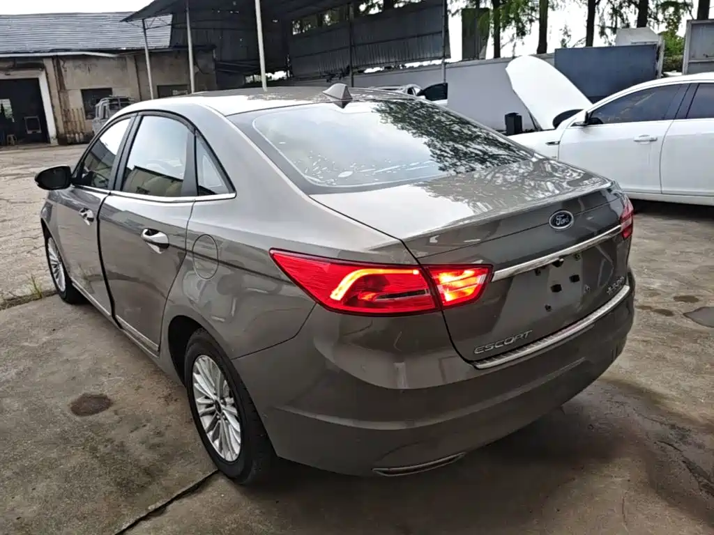 Ford Escort — миниатюра 5