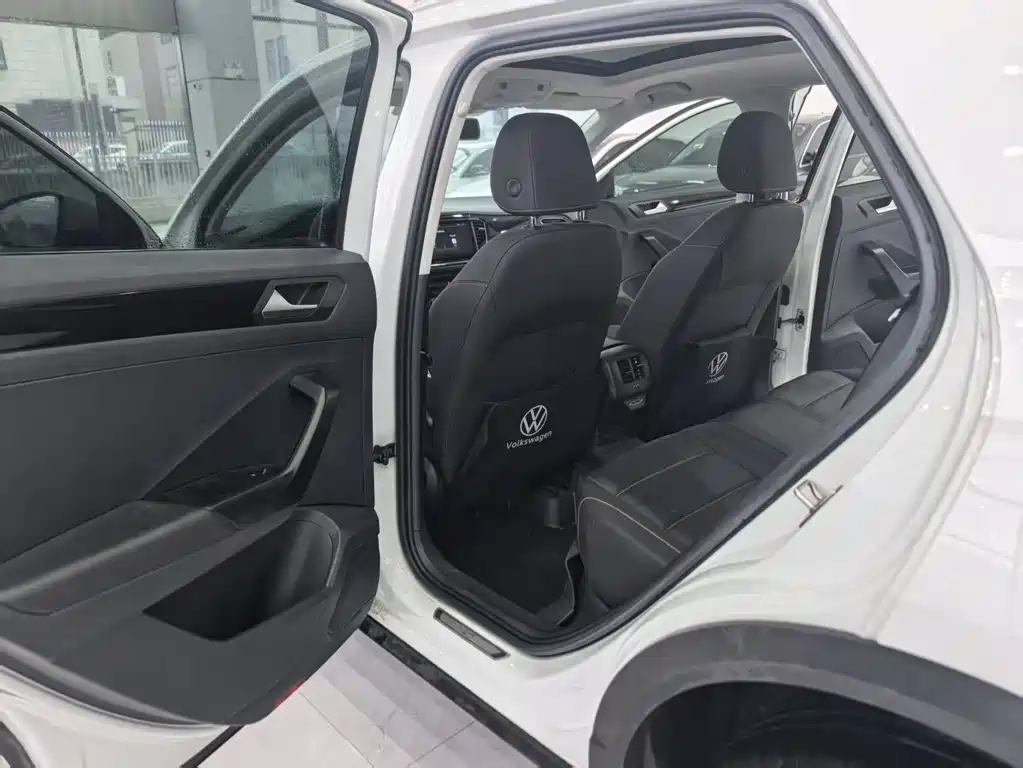 VOLKSWAGEN T ROC EXPLORING SONGS