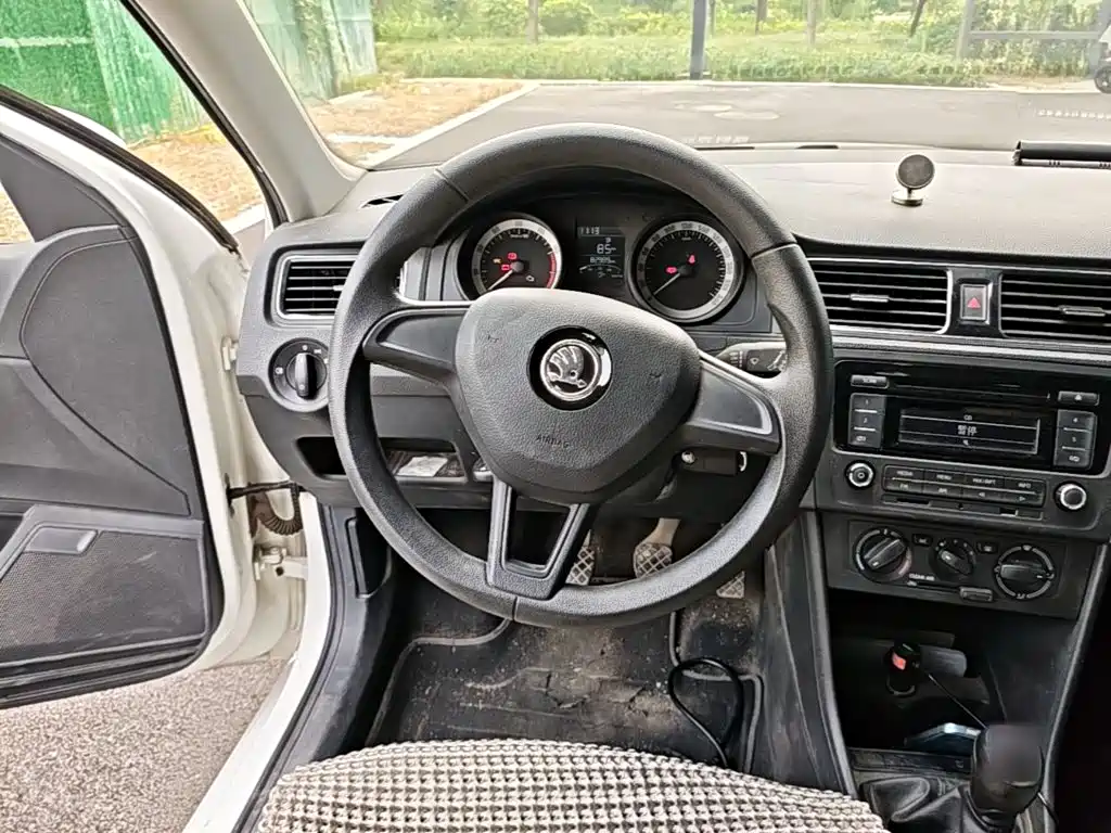 Skoda Rapid Spaceback — миниатюра 11