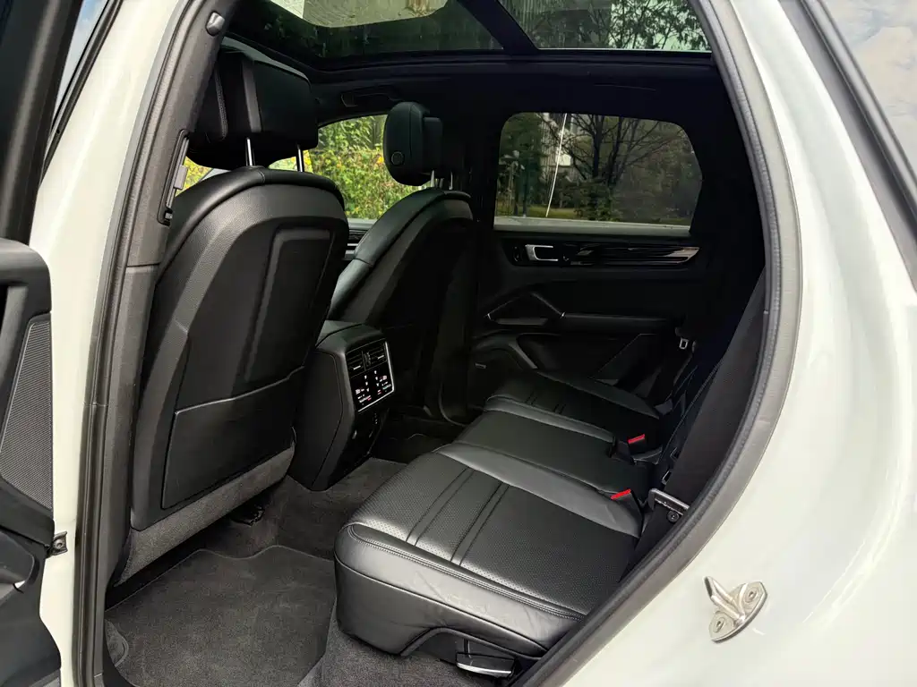 Porsche Cayenne — миниатюра 14